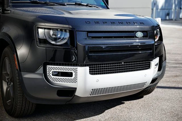 2025 Land Rover Defender S - Photo 9