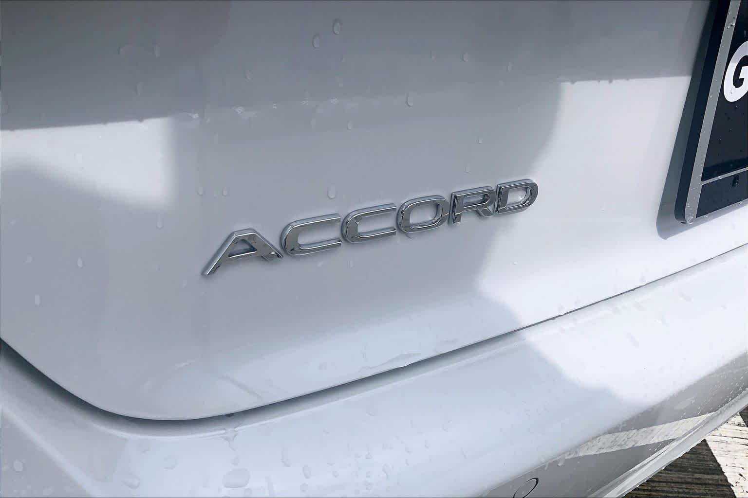 New 2026 Platinum White Pearl Honda EX-L Hybrid image 15
