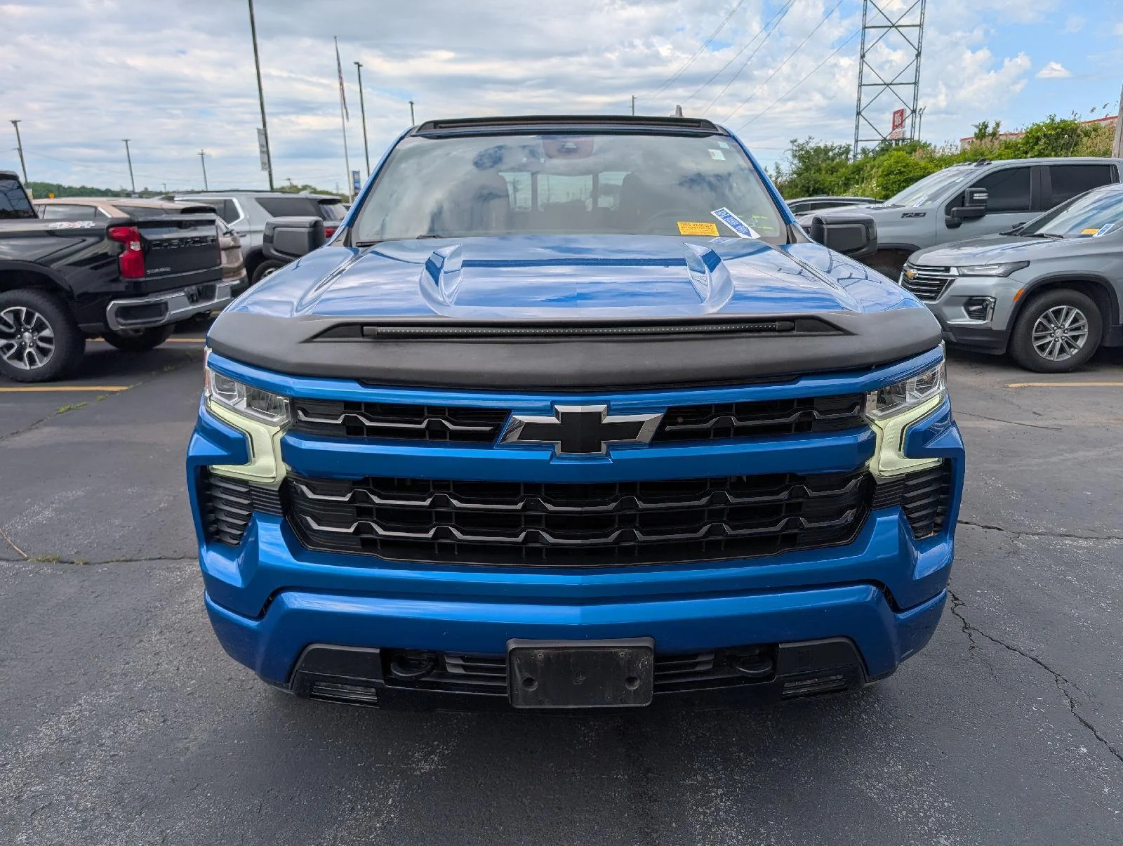 Used 2022  Chevrolet  image 2