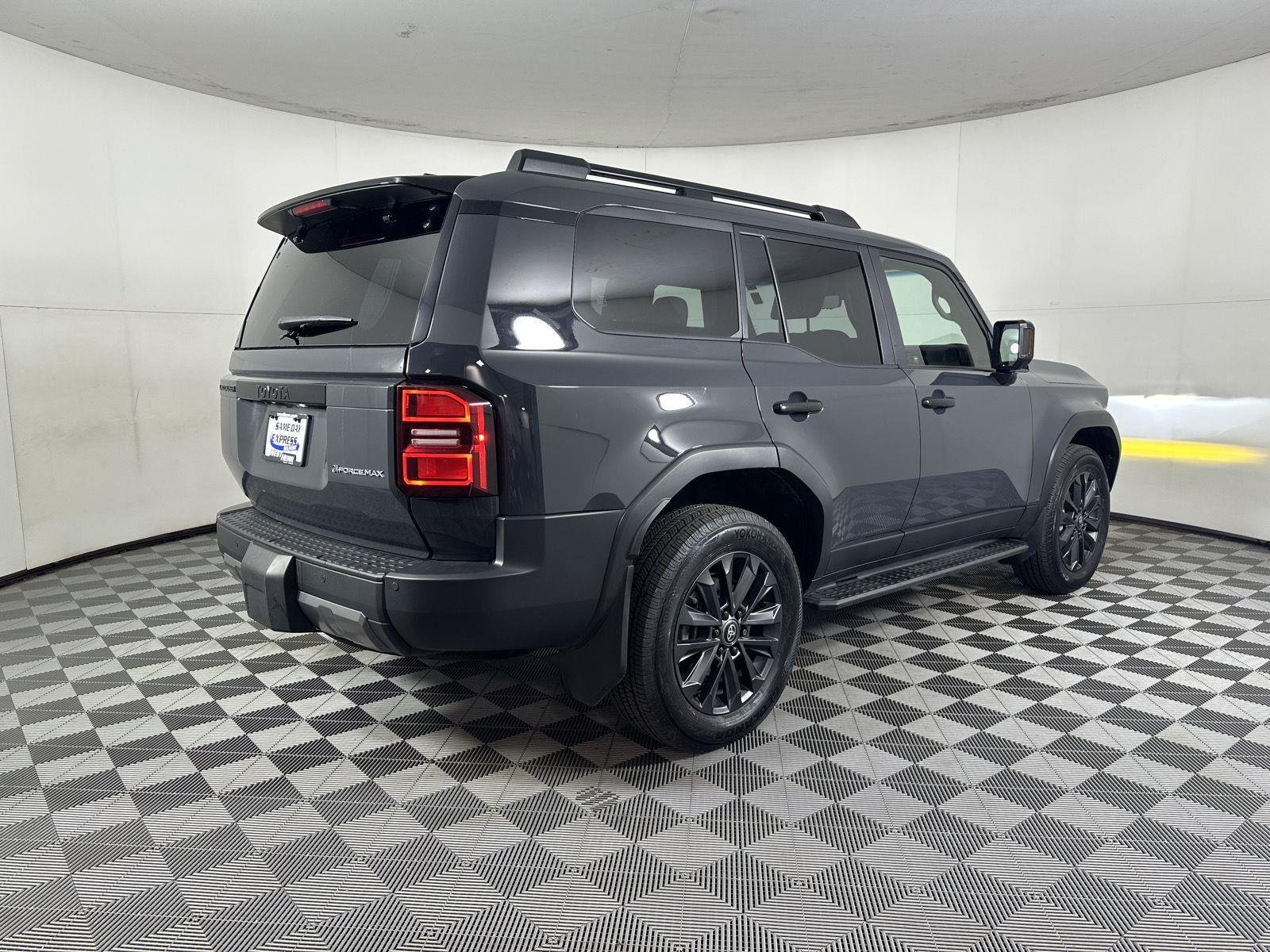 Used 2025 Underground Toyota Base image 7