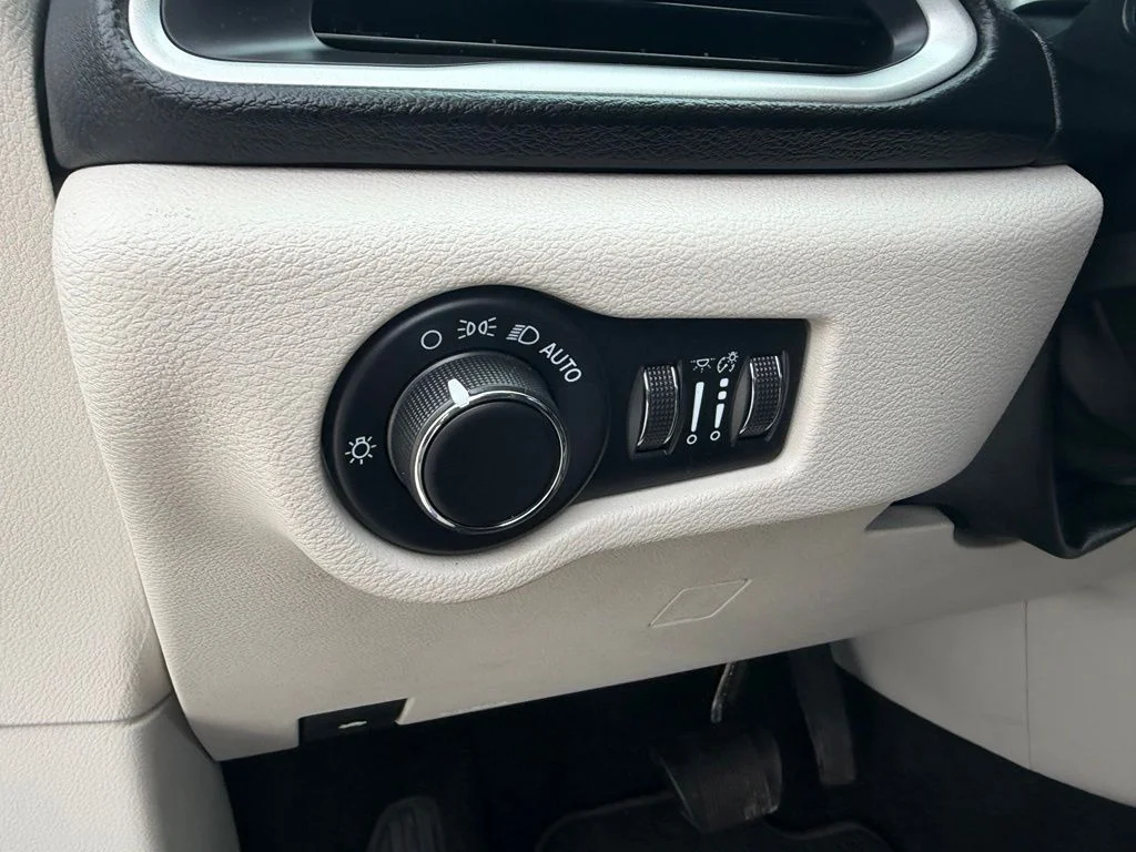 Used 2021 Blue Chrysler LX image 13