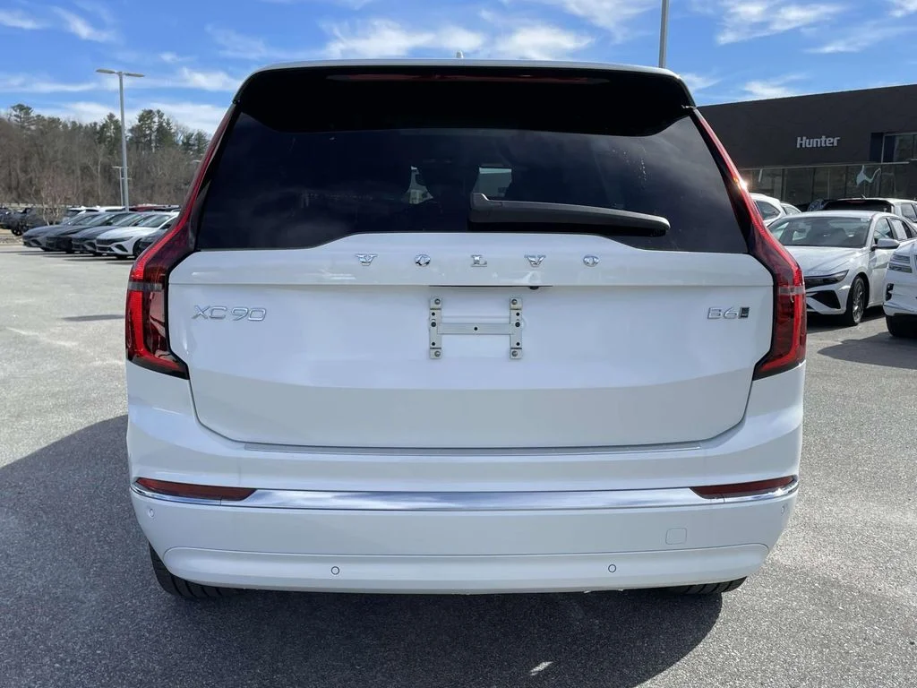 New 2026 Crystal White Volvo Plus image 24