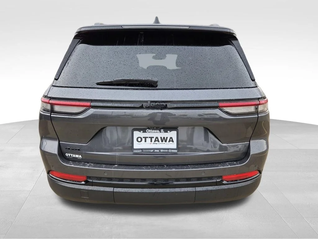 Used 2023 Gray Jeep Altitude X image 5