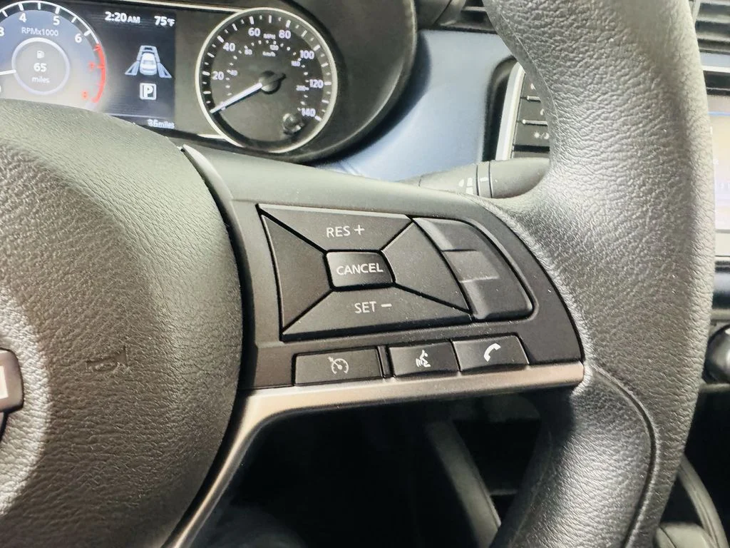 Used 2025 Silver Nissan 1.6 SV image 11