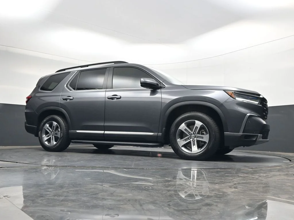 Used 2025 Modern Steel Metallic Honda EX-L image 39