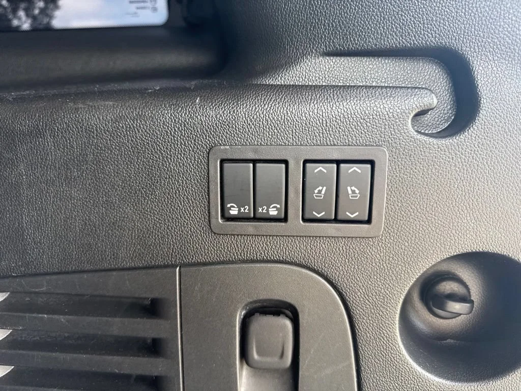 Used 2018 BLACK Chevrolet Premier image 36