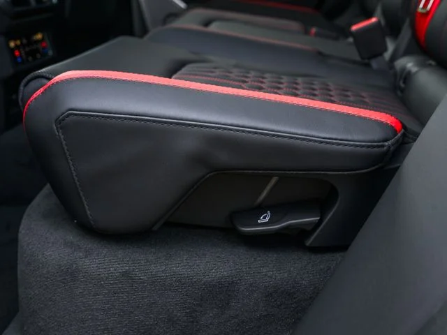 Used 2025  Lamborghini SE image 51