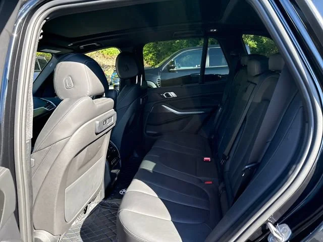 Used 2022 Black Sapphire Metallic BMW xDrive45e image 13