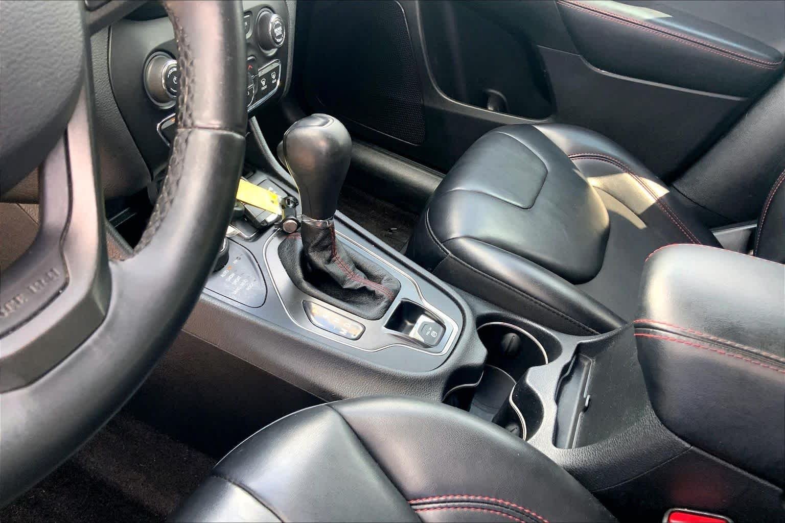 Used 2019 C Jeep Trailhawk image 16