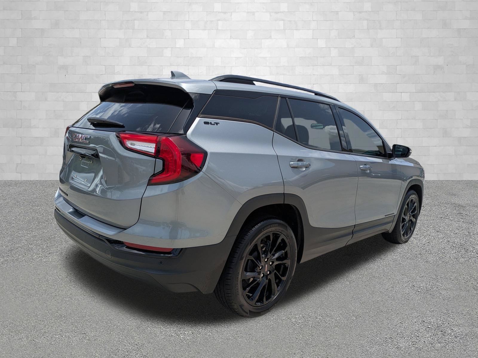 2023 GMC Terrain SLT - Photo 2