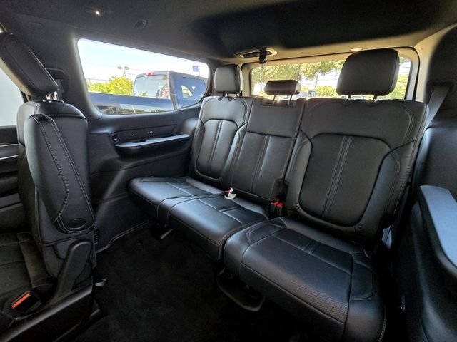 New 2026 Bright White Clear-Coat Exterior Paint Jeep Limited Altitude image 27