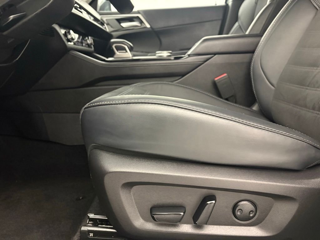 Used 2025 Gray Mitsubishi SE image 4