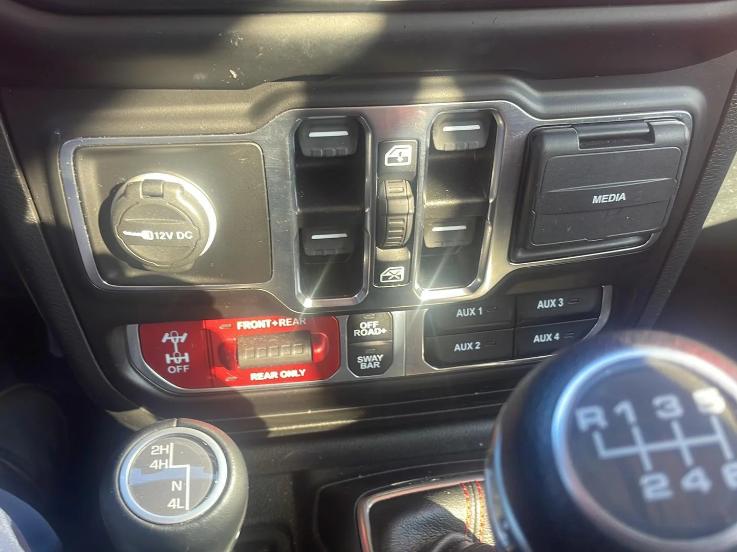 Used 2021 Bright White Clearcoat Jeep Unlimited Rubicon image 3