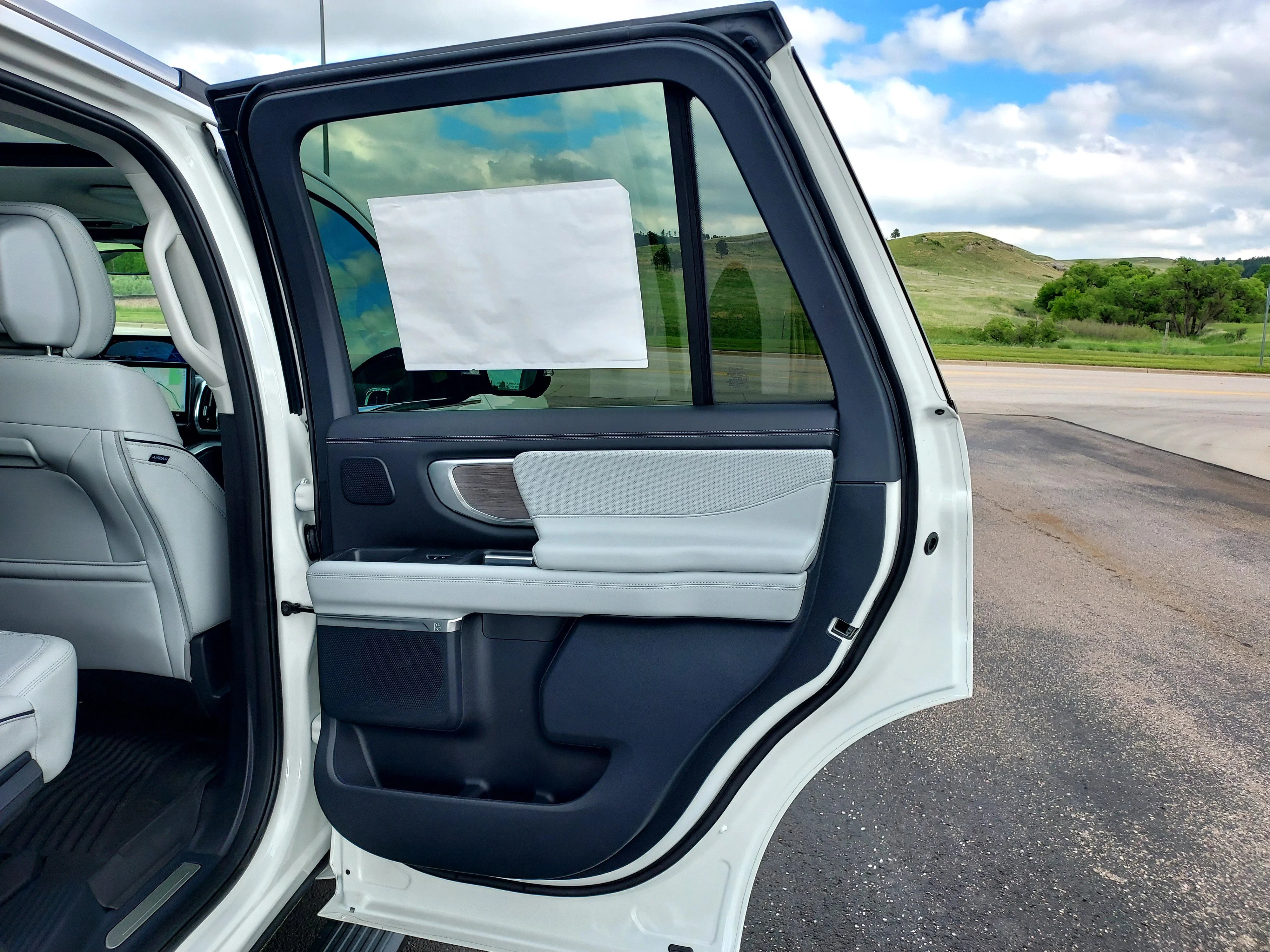 New 2026 Star White Metallic Tri-Coat Ford Platinum image 25
