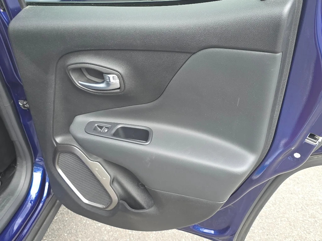 Used 2018 Jetset Blue Jeep Limited image 23