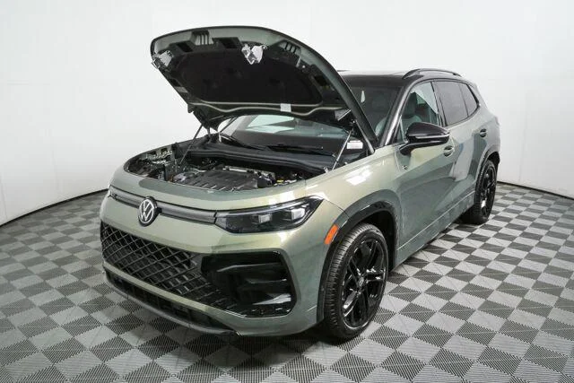 New 2026 Avocado Green w/Deep Black Roof Volkswagen SE R-Line Black image 32