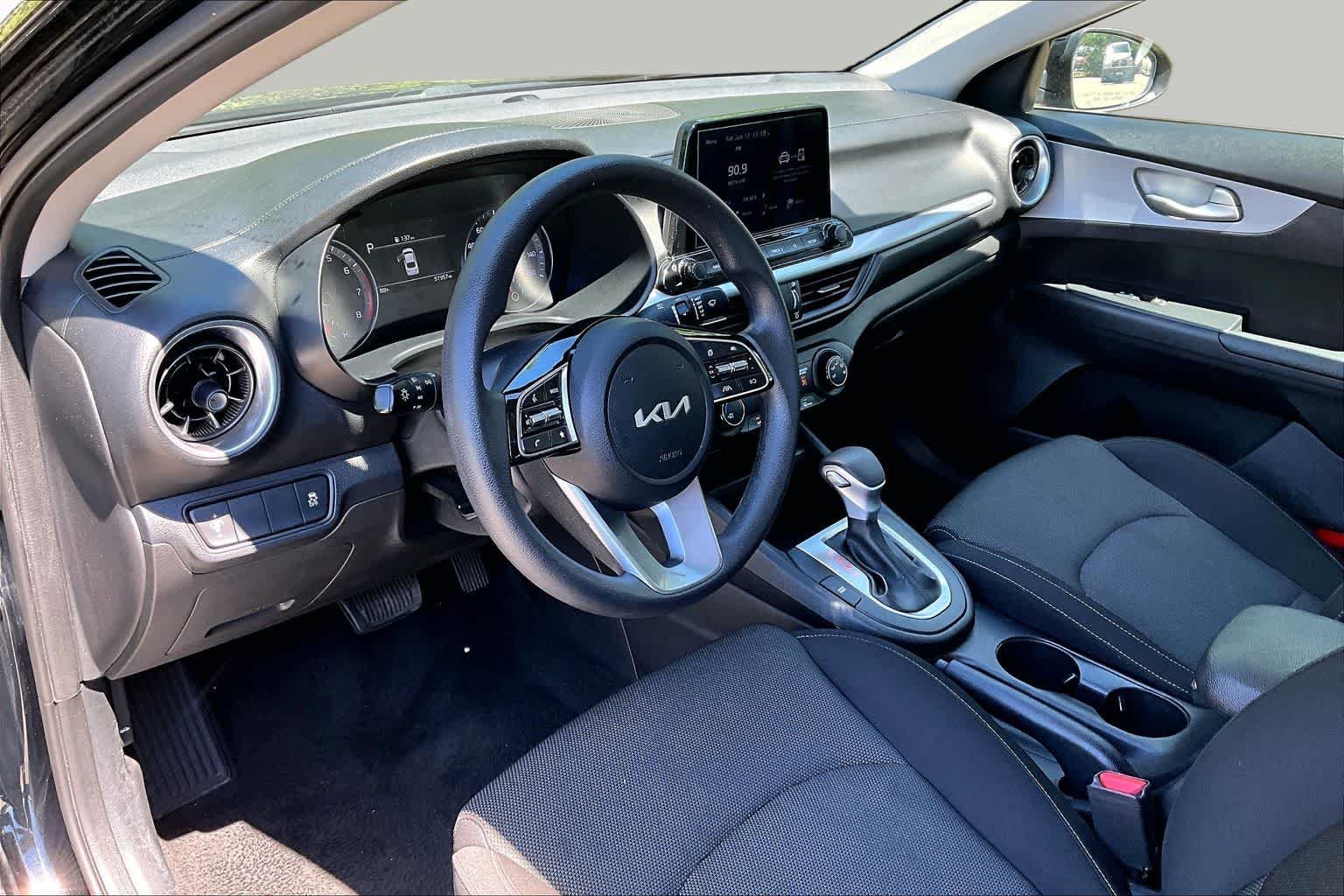 Used 2024 Aurora Black Kia LXS image 18
