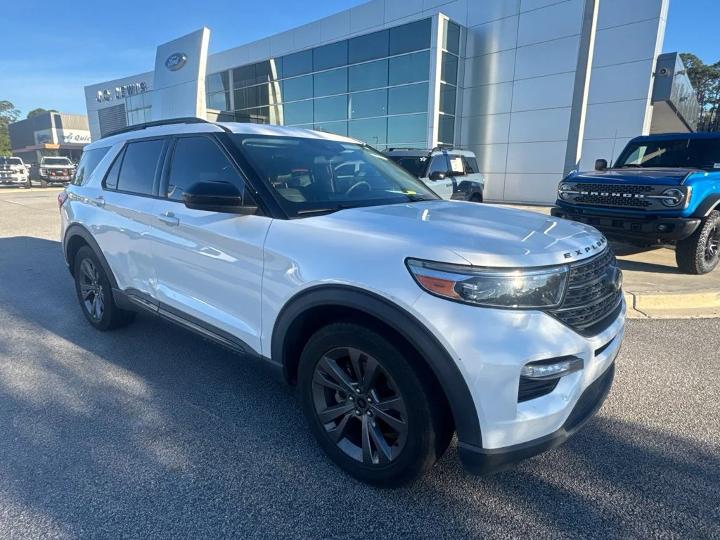Used 2022 White Ford XLT image 1