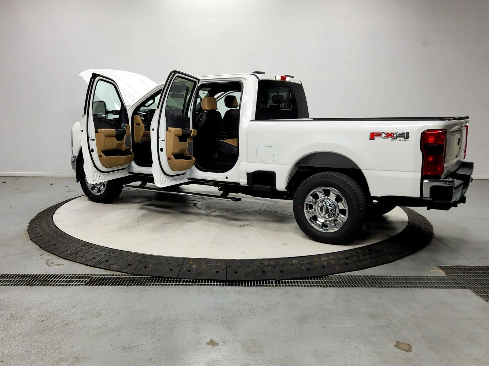 New 2026 Star White Metallic Tri-Coat Ford F-250® Lariat® image 13
