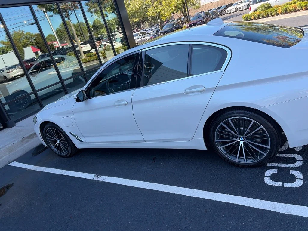 Used 2021 White BMW 530e iPerformance image 5