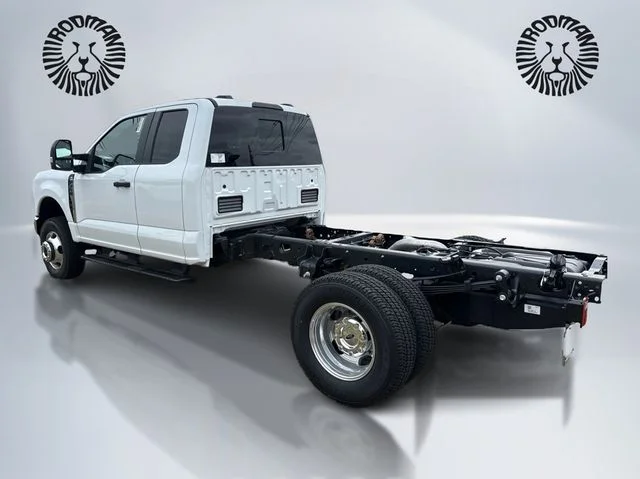New 2026 Oxford White Ford F-350® XL image 7