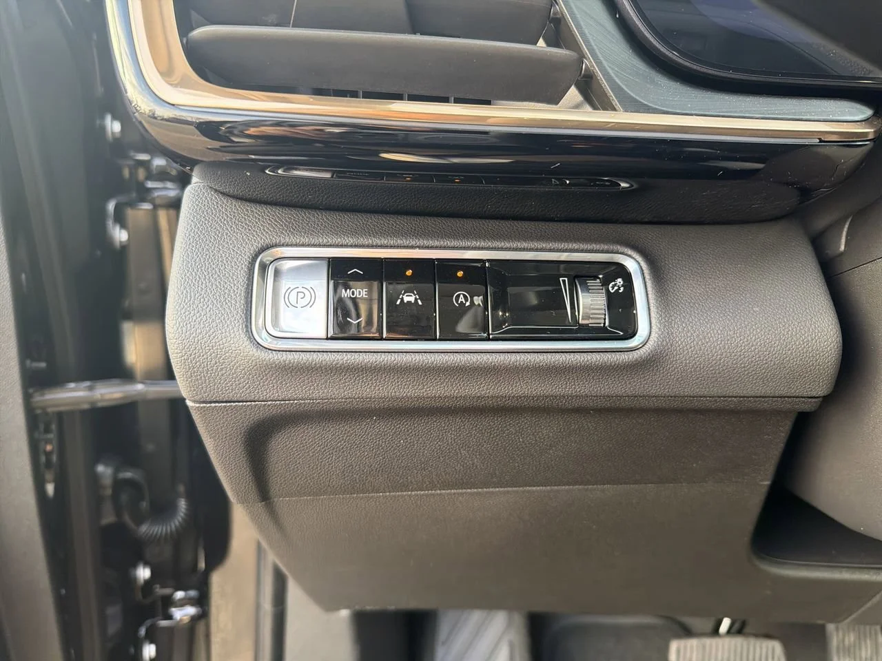New 2026 Ebony Twilight Metallic Buick Avenir image 15
