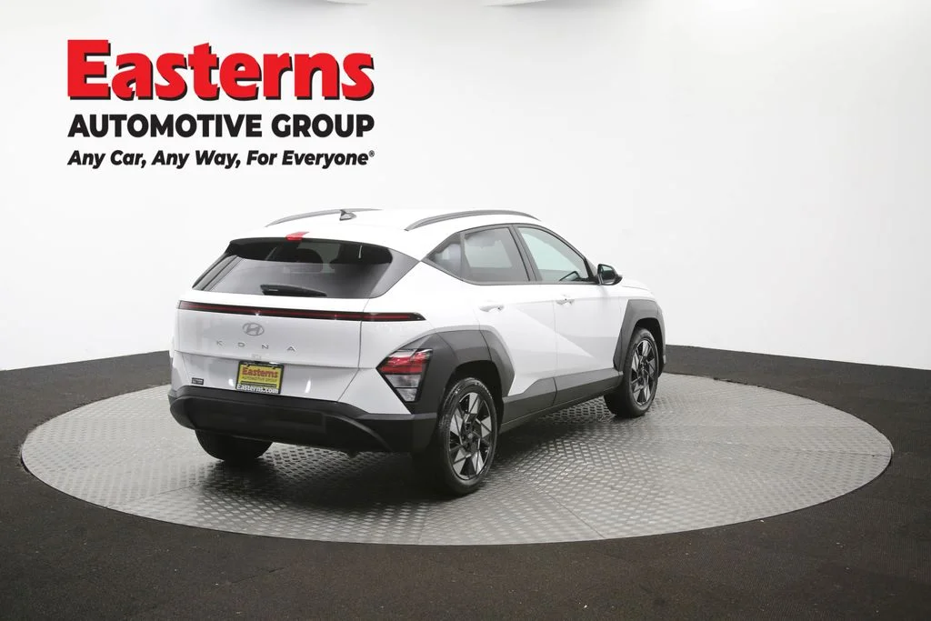Used 2025 White Hyundai SEL image 42