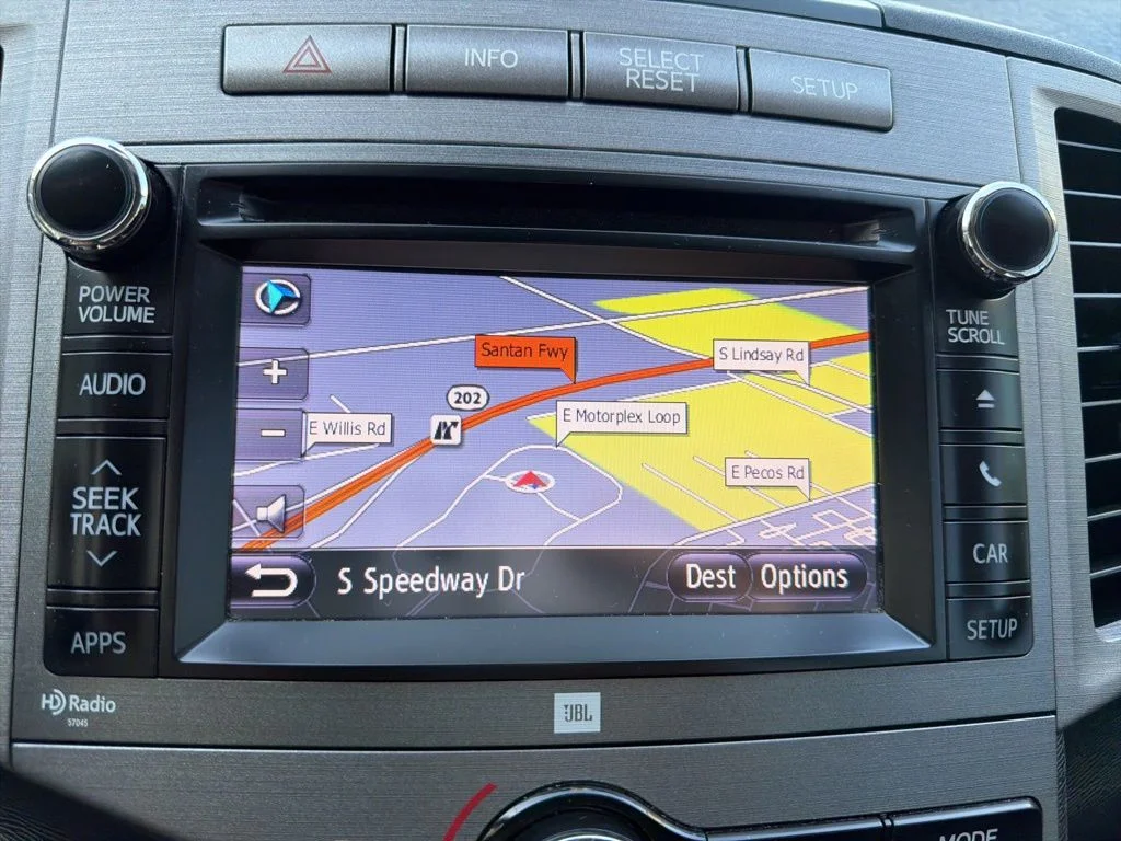 Used 2013 White Toyota XLE image 12