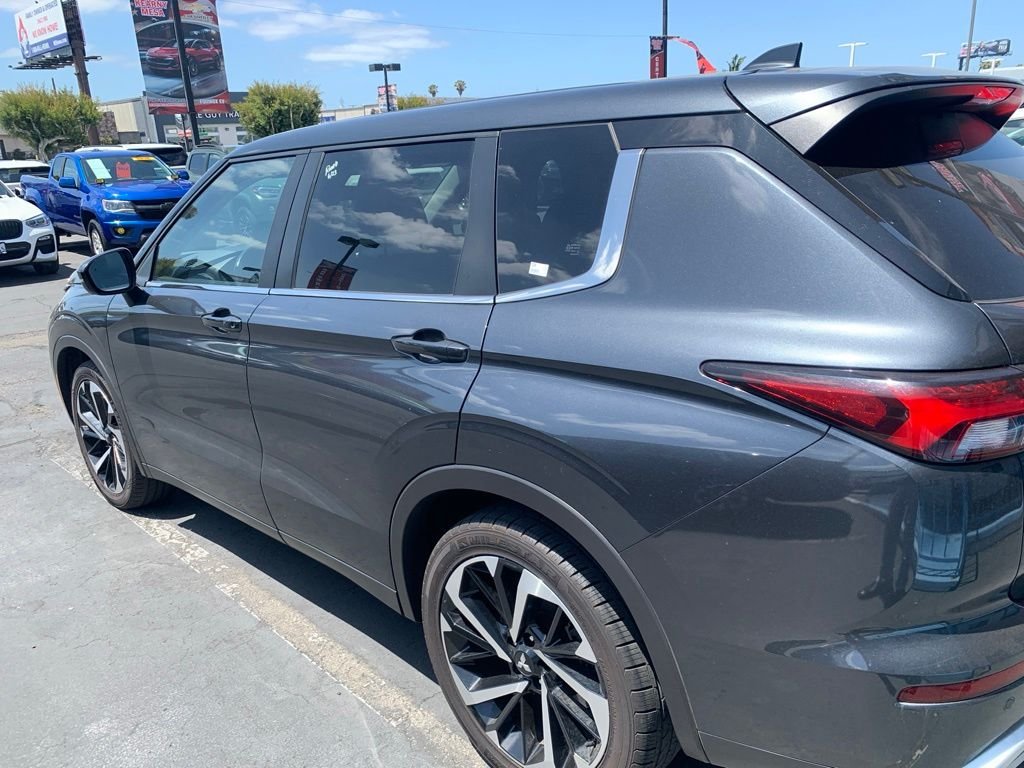 Used 2024 Black Mitsubishi SE image 7