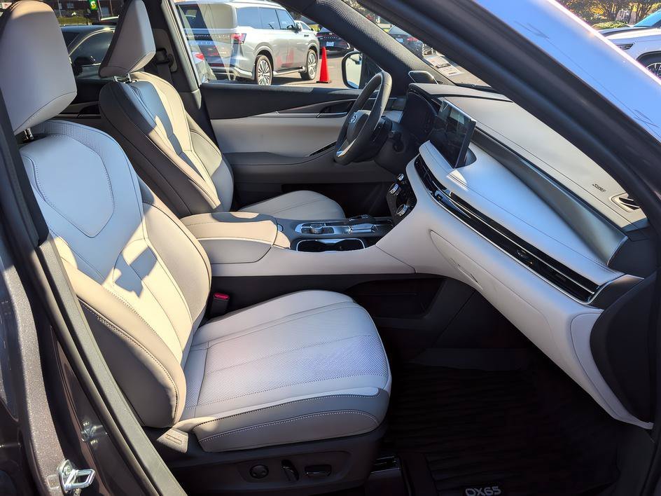 New 2027 GRAPHITE SHADOW INFINITI LUXE image 21