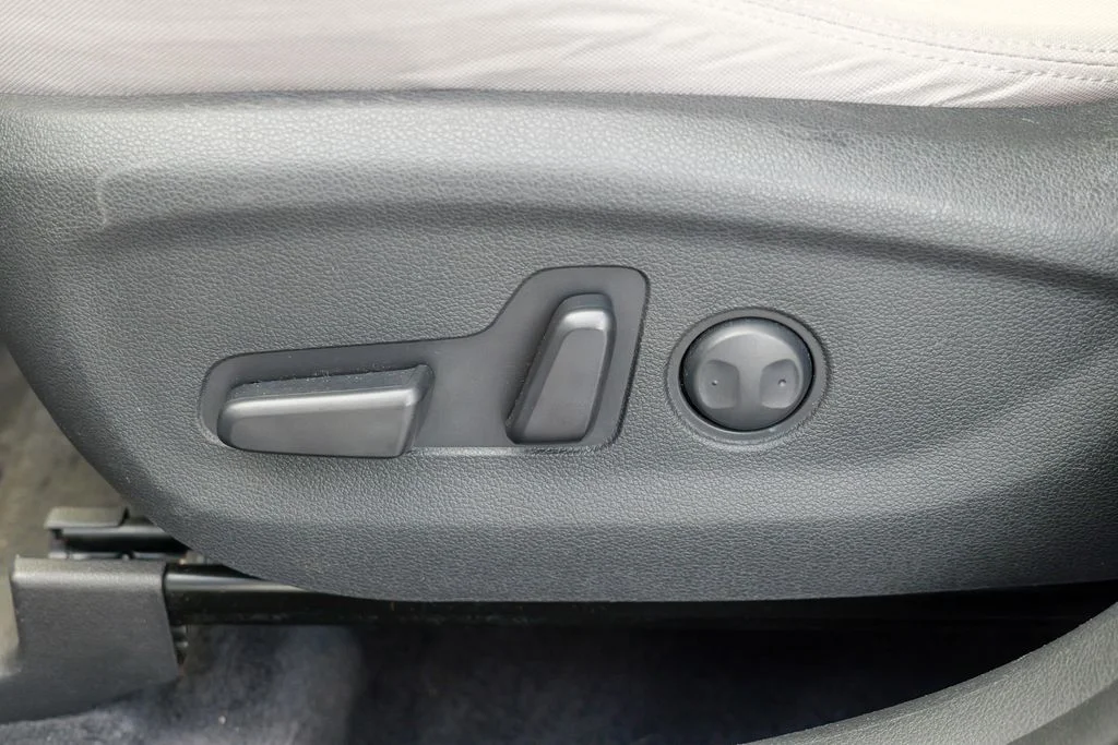 Used 2018 Molten Silver Hyundai SEL image 22