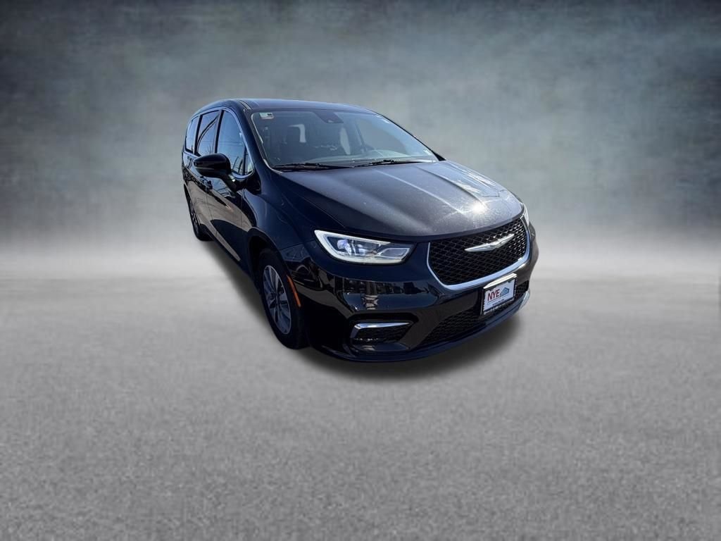 Used 2023 Black Chrysler Touring L image 8