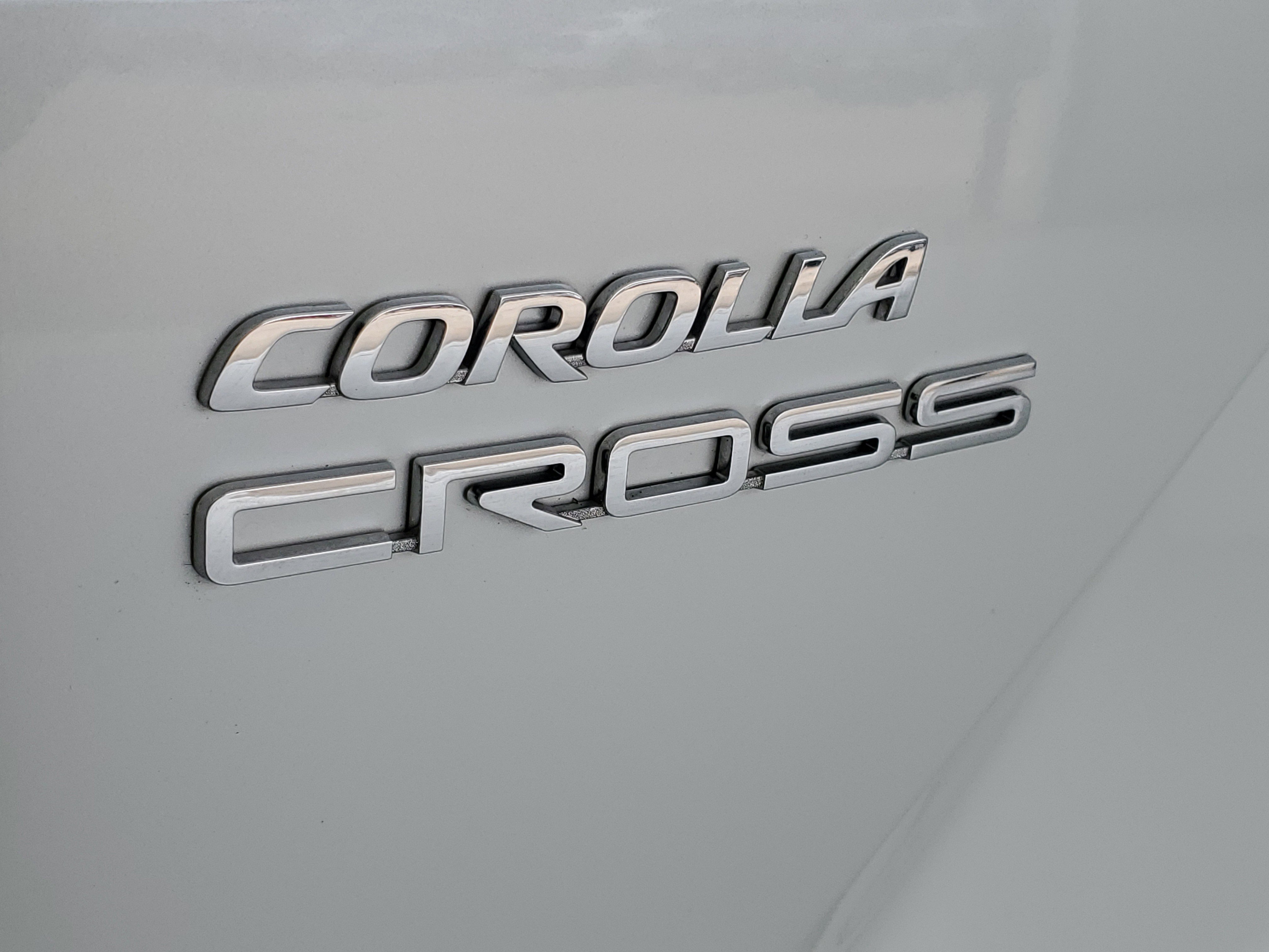Used 2024 Wind Chill Pearl Toyota LE image 8