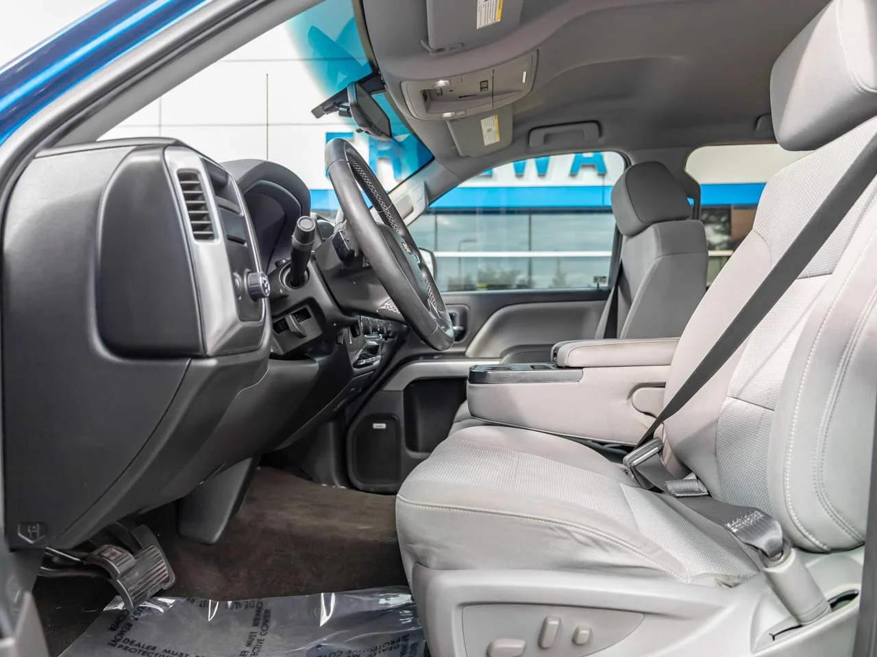 Certified Used 2018 DEEP OCEAN BLUE METALLIC Chevrolet LT image 9