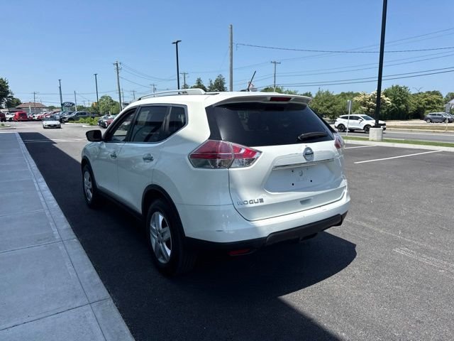 Used 2016 White Nissan S image 5