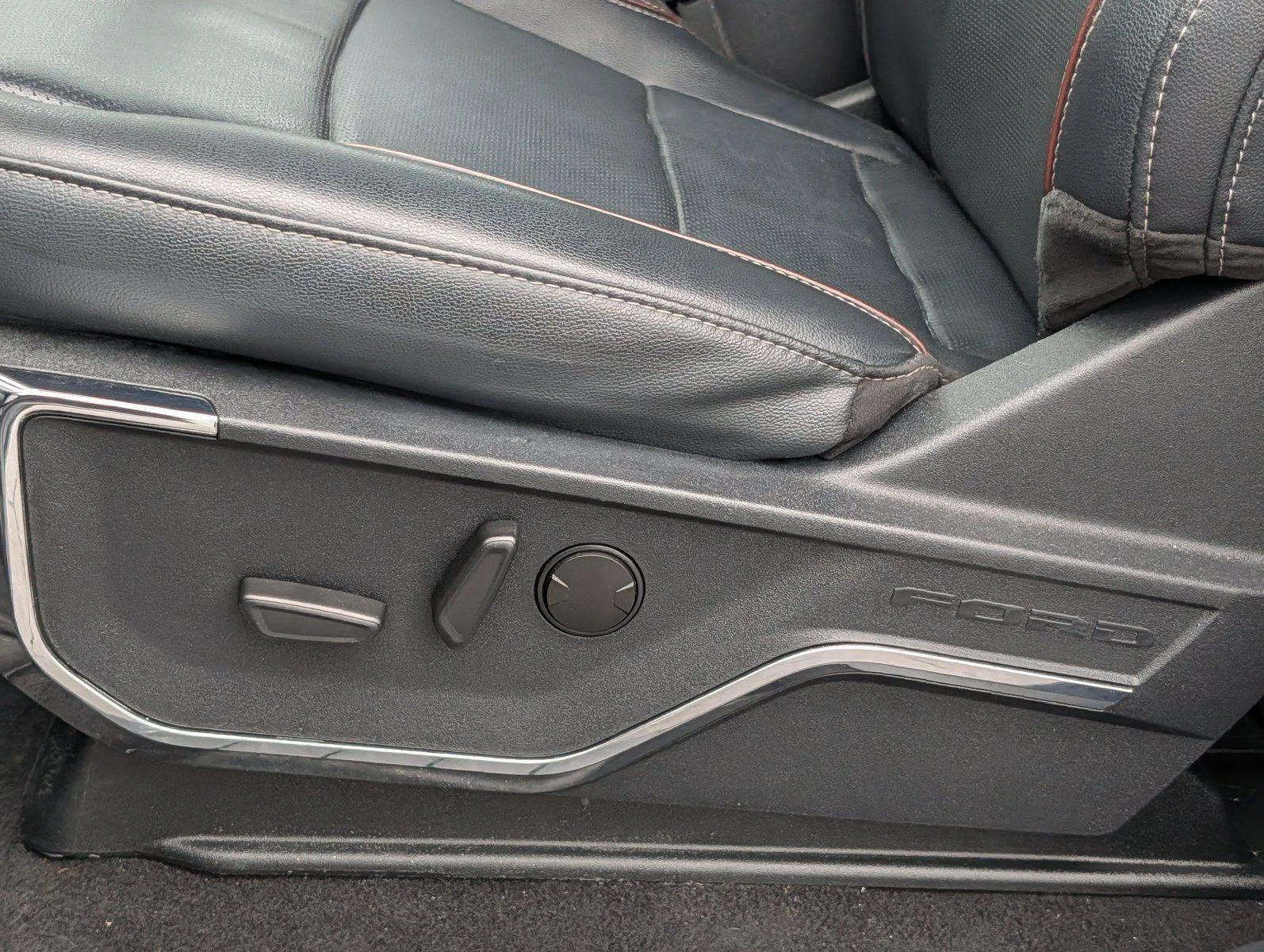 Used 2023 Carbonized Gray Ford LARIAT image 11