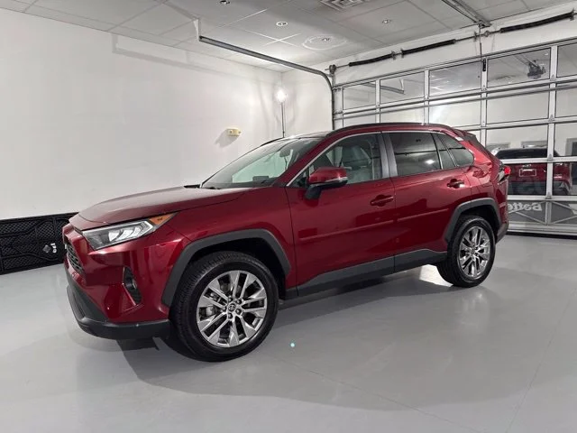Used 2021 Red Toyota XLE Premium image 3