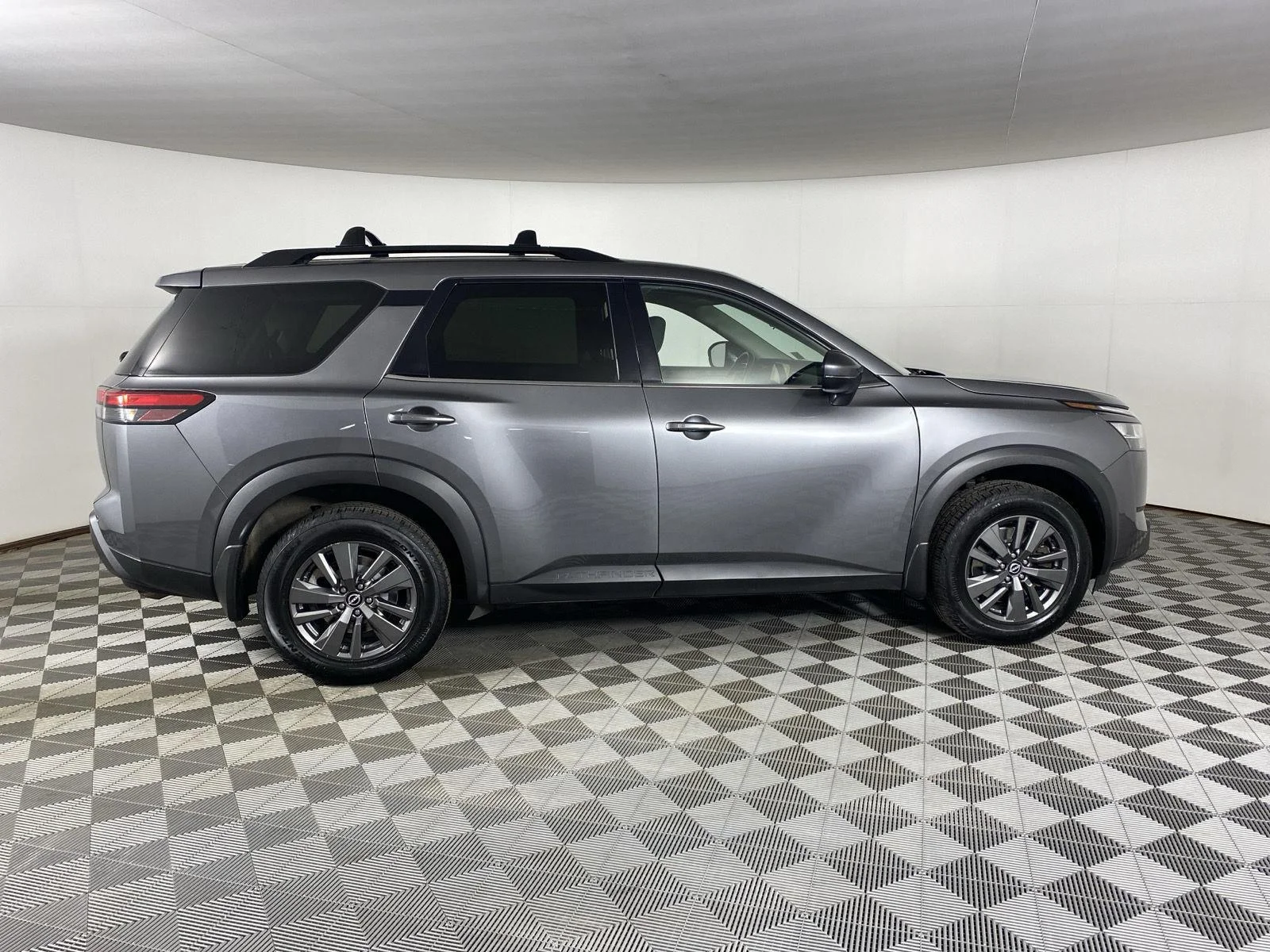 Used 2022 Gun Metallic Nissan SV image 9