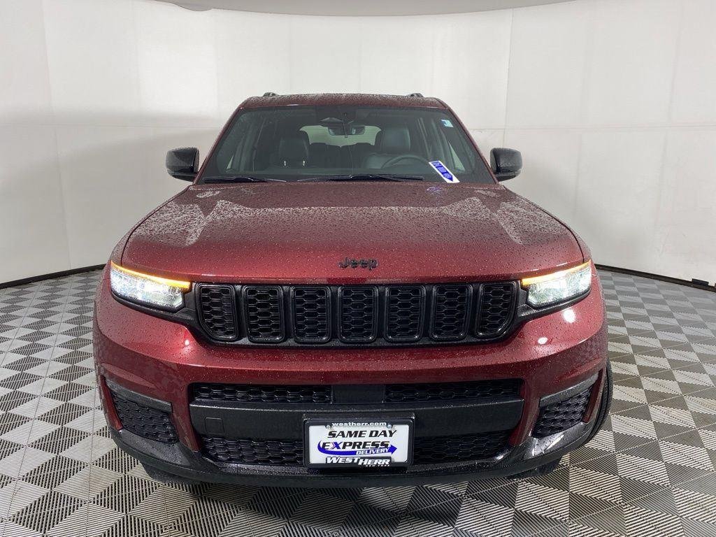 Used 2025 Velvet Red Pearlcoat Jeep Limited image 2