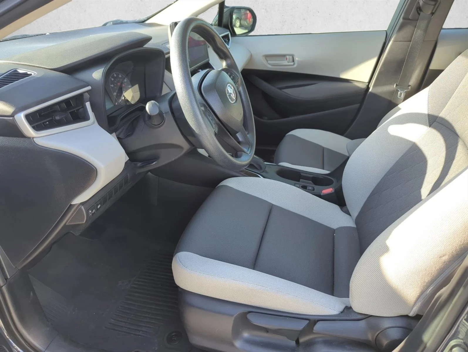 Used 2025 Underground Toyota LE image 10