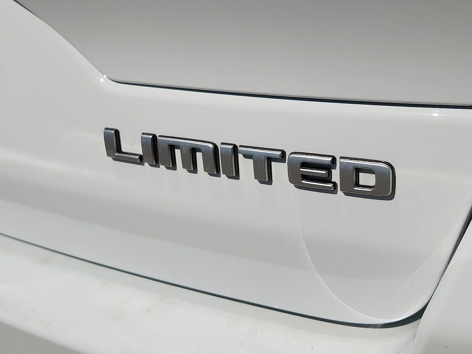 New 2027 Bright White Clear-Coat Paint Jeep LIMITED 4X4 image 9