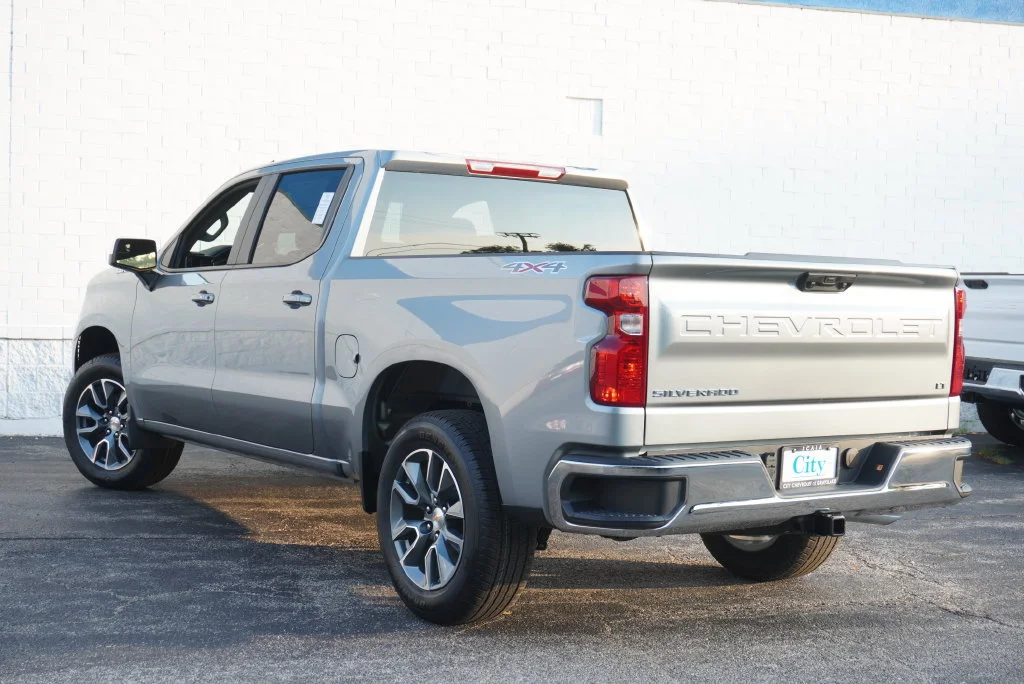 New 2026 Sterling Gray Metallic Chevrolet LT (2FL) image 9