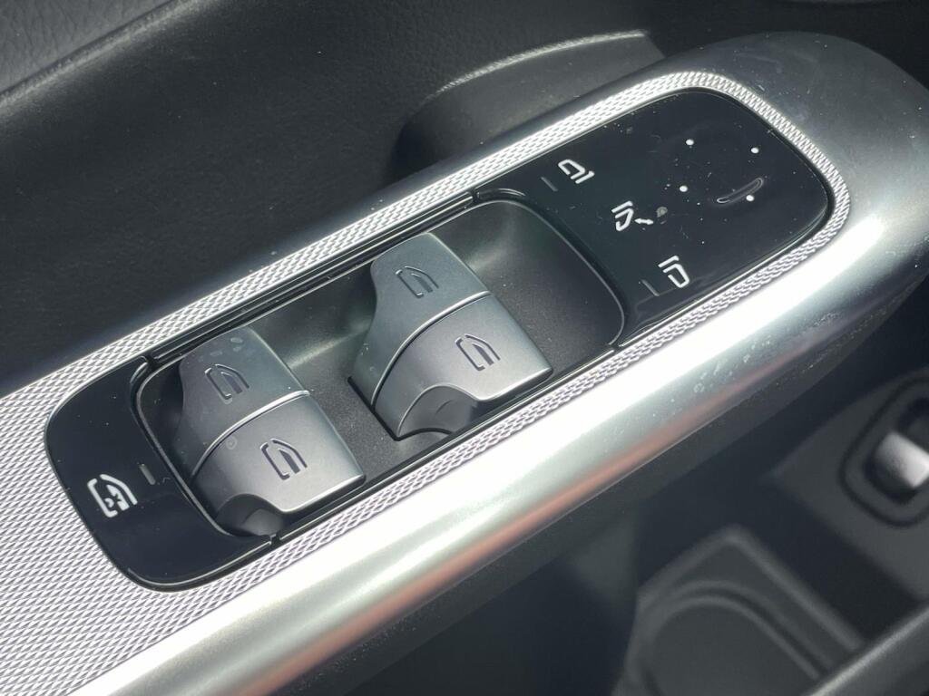 New 2026 2040/Black Mercedes-Benz GLC 300 image 32