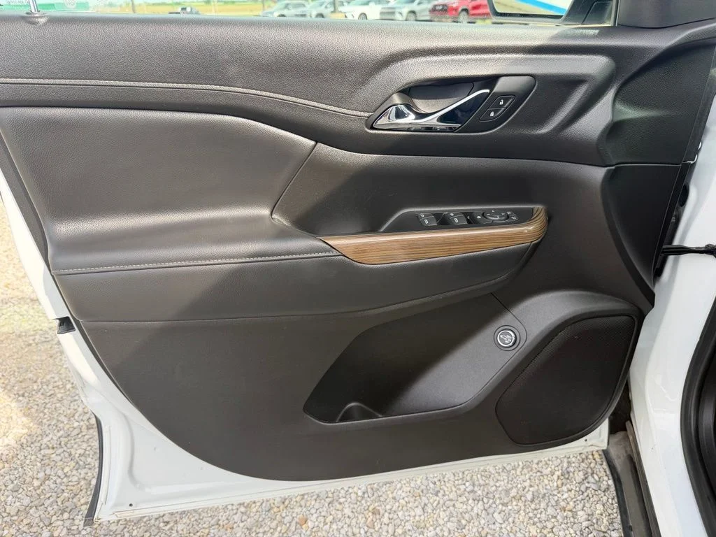 Used 2023 White GMC SLE image 9