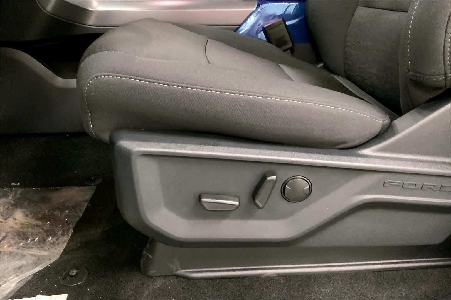 New 2026 Carbonized Gray Metallic Ford XLT image 19