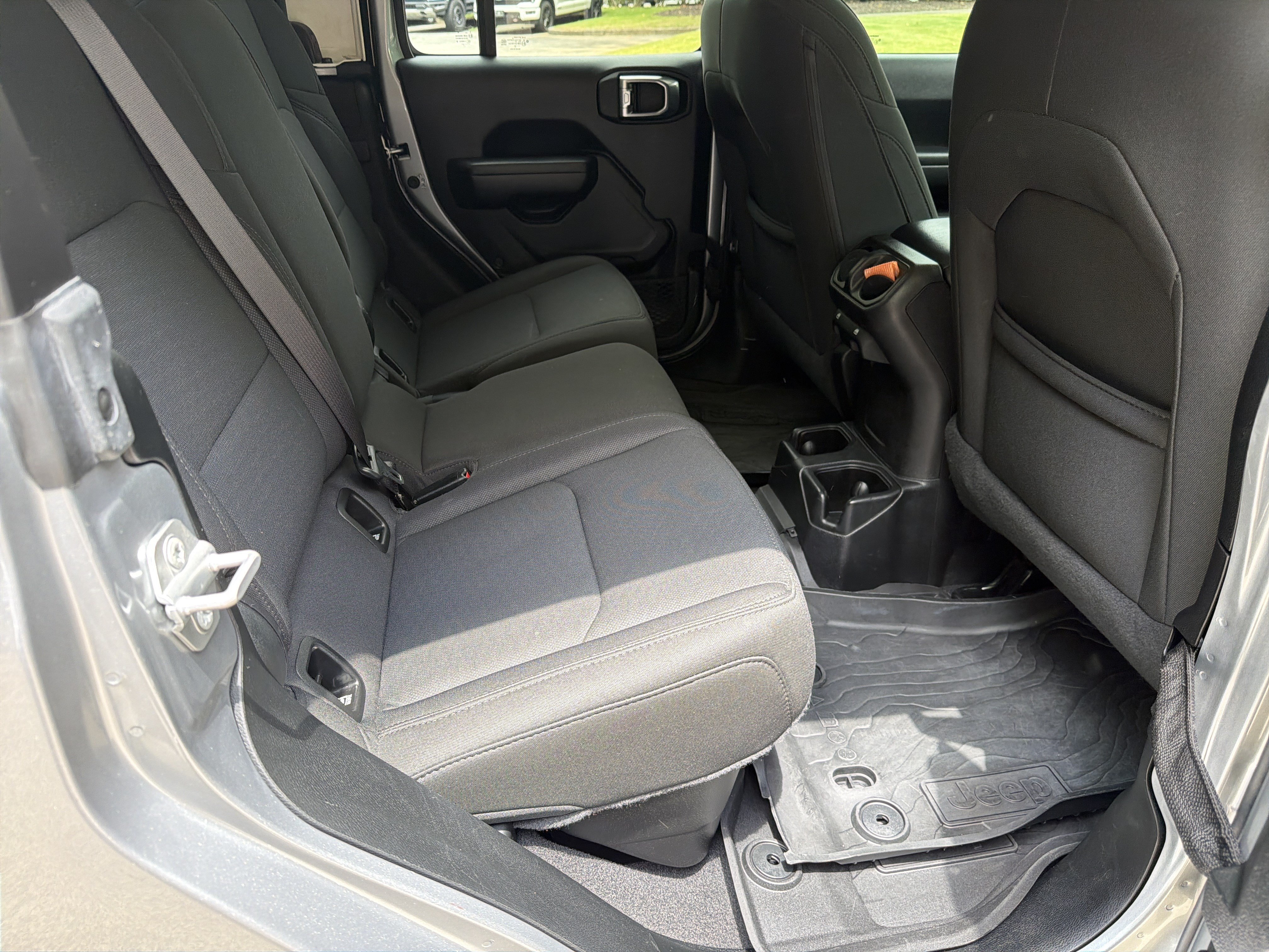 Used 2021 Billet Silver Metallic Clearcoat Jeep Sport S image 15