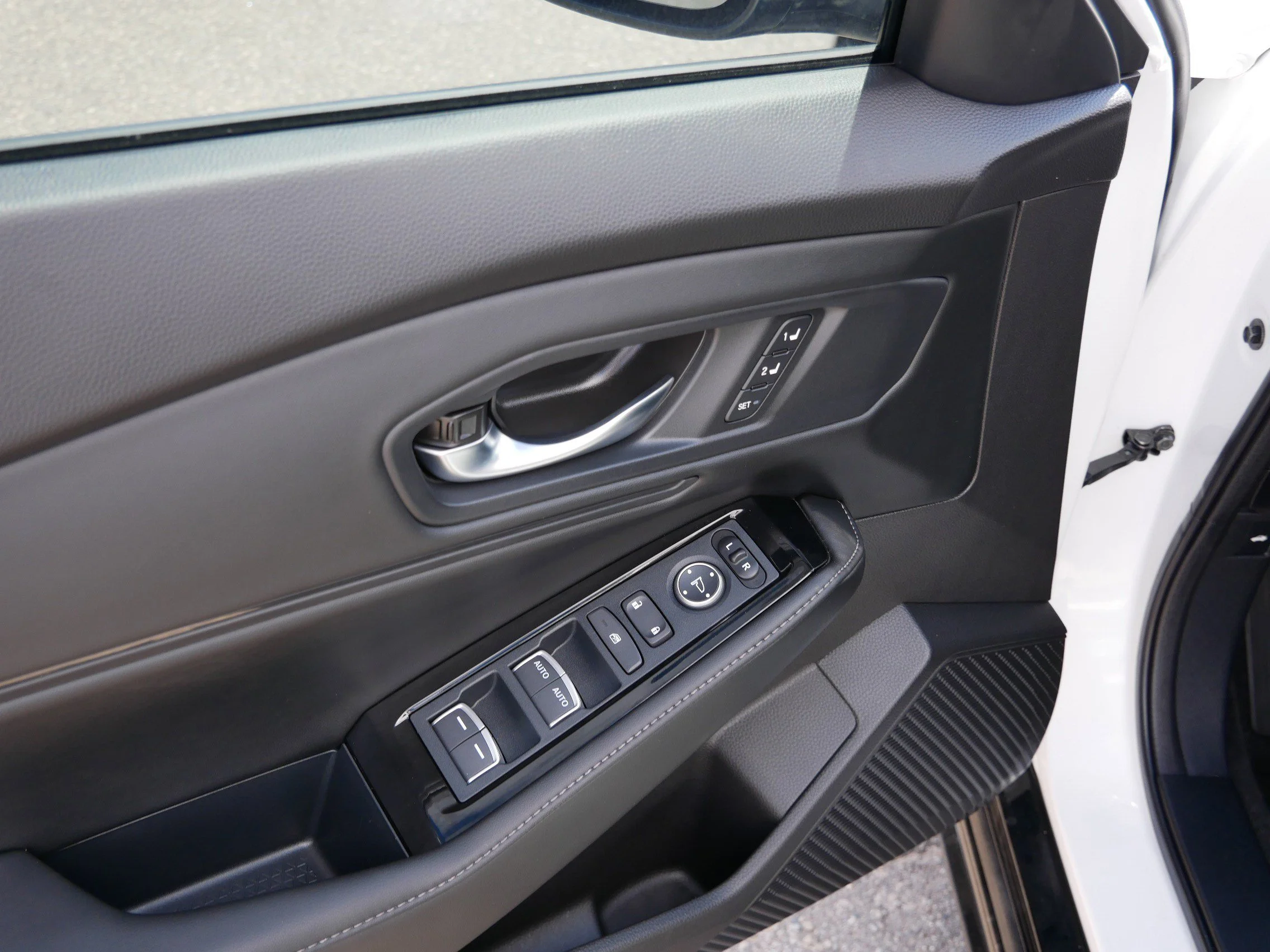 Used 2025 Platinum White Pearl Honda Touring image 20