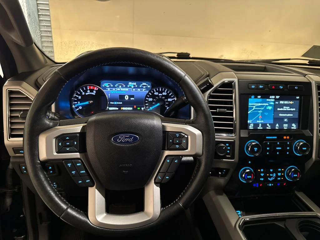 Used 2017  Ford Lariat image 8