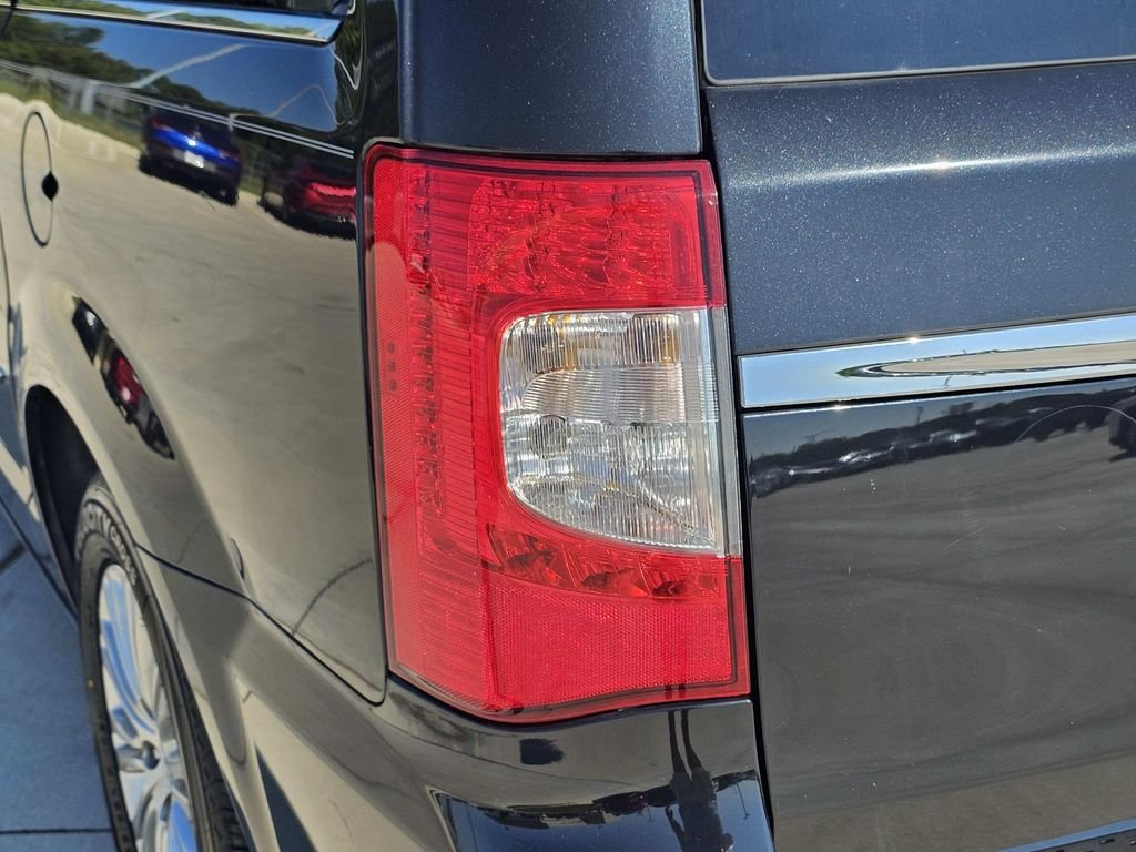 Used 2015 Black Chrysler Touring-L image 11