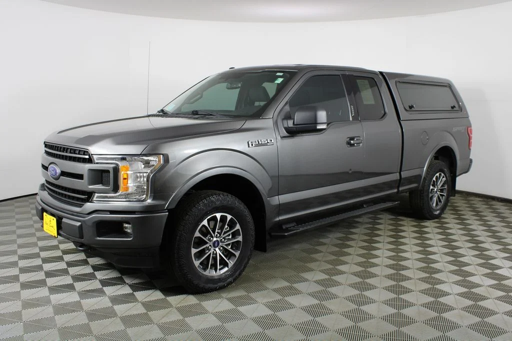 Used 2018 Gray Ford XLT image 3